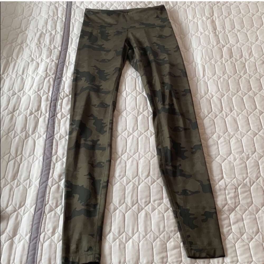 Lululemon camo wunder under💚